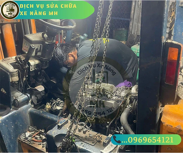 sua-xe-nang-truc-khuyu-1