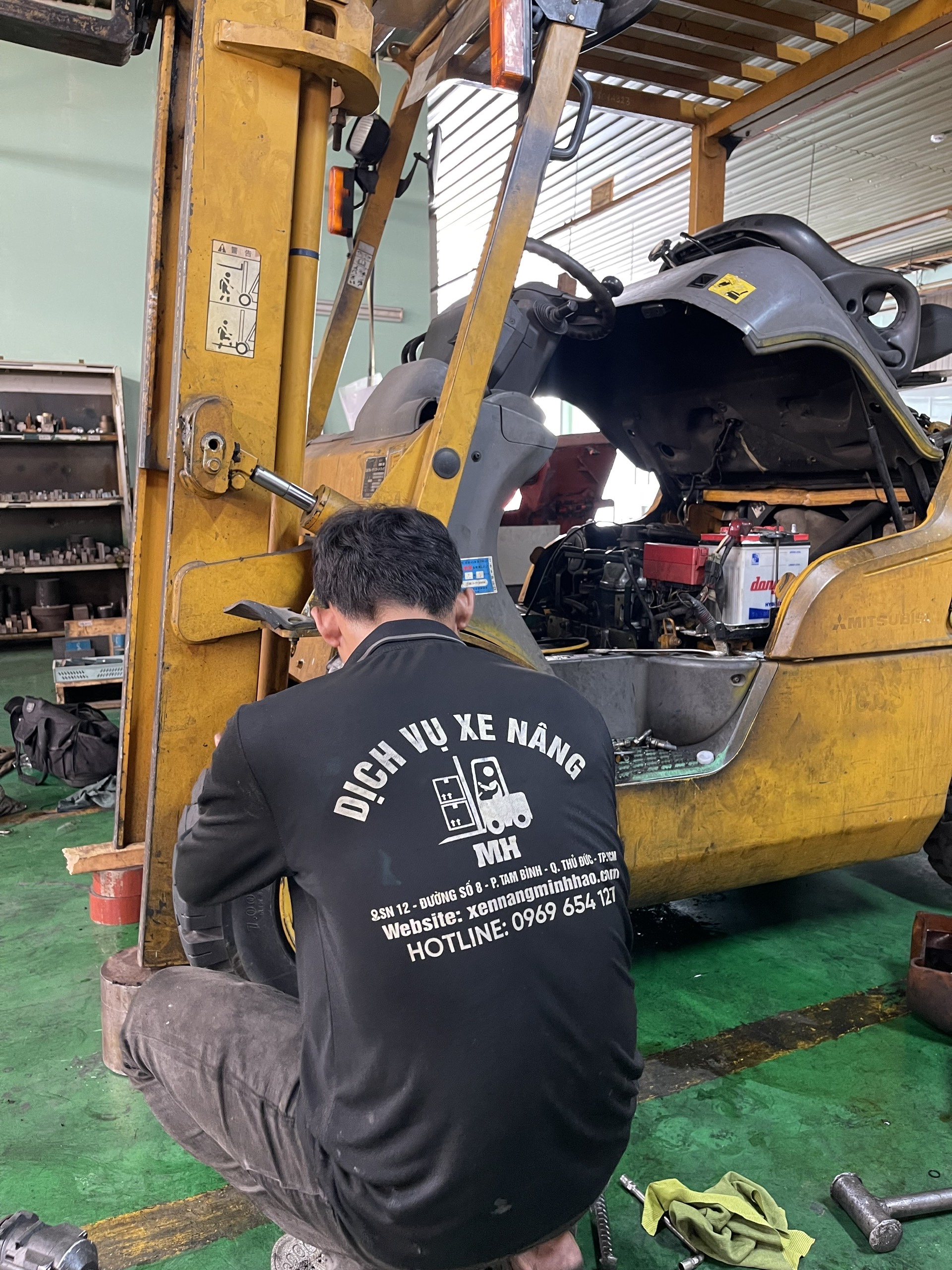 ky thuat vien sua xe nang mitsubishi tai tphcm
