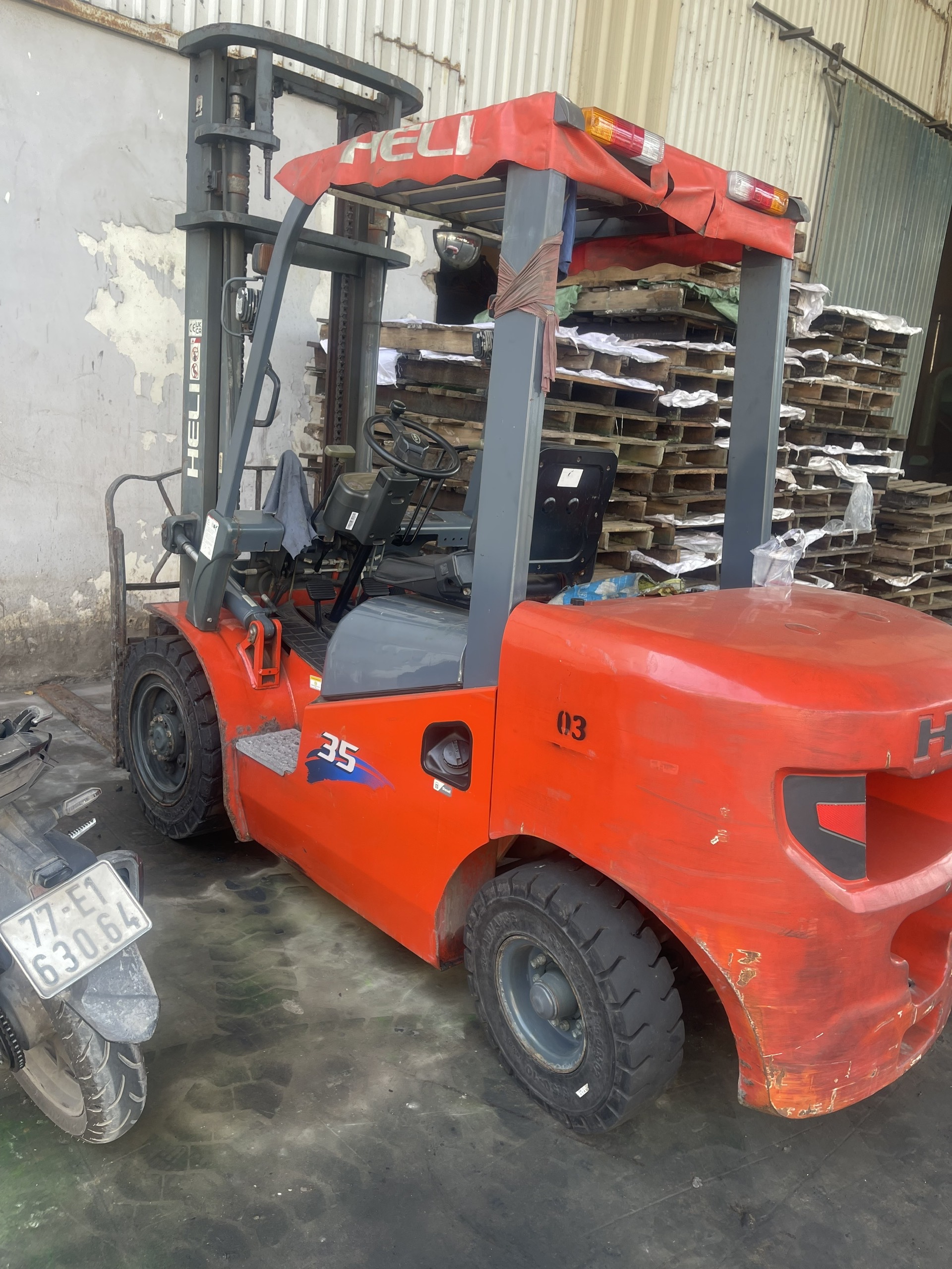 Sửa xe nâng Heli lưu động tại nhà máy TP.HCM