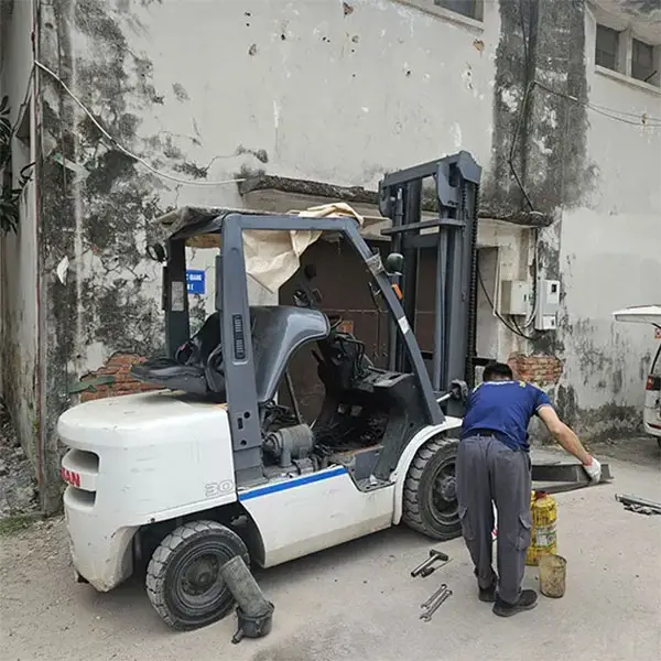 sua-xe-nang-nissan-4